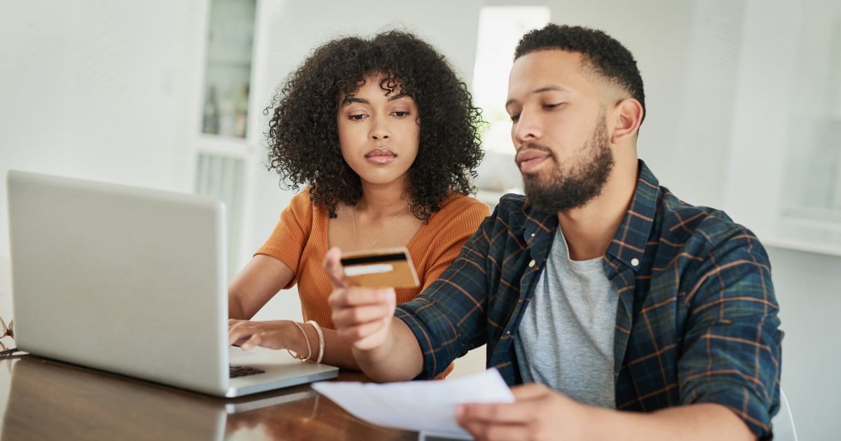 Endividamento das famílias cai, mas inadimplência aumenta